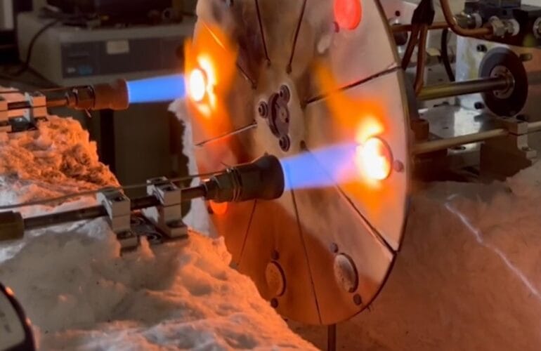 Thermal Shock Test System 8 thermal barrier, coating thermal test, coating durability test, TBC testing, turbine blade coating validation, zirconia coating durability, combustion chamber thermal fatigue, ASTM C633 adhesion testing, coating evaluation, accelerated aging, cryogenic to extreme heat transition, coating spallation analysis, coating validation, thermal gradient testing, NORSOK M-501, coating certification, E2T thermal shock solutions, turbine oxidation protection tests, ASTM C633, ASTM E2283, AMS 2681, GE P50TF121, termal bariyer kaplama, TBC testi, türbin kanadı kaplama validasyonu, zirkonyum kaplama dayanıklılık, yanma odası termal yorulma, hızlandırılmış yaşlandırma, kriyojenik-ekstrem ısı geçişi, kaplama dökülme analizi, termal gradyan testi, termal çevrim, NORSOK M-501, kaplama sertifikasyonu, E2T termal şok çözümleri, türbin oksidasyon koruma testleri, pyrometer, temperature measurement, pirometre, sıcaklık ölçümü