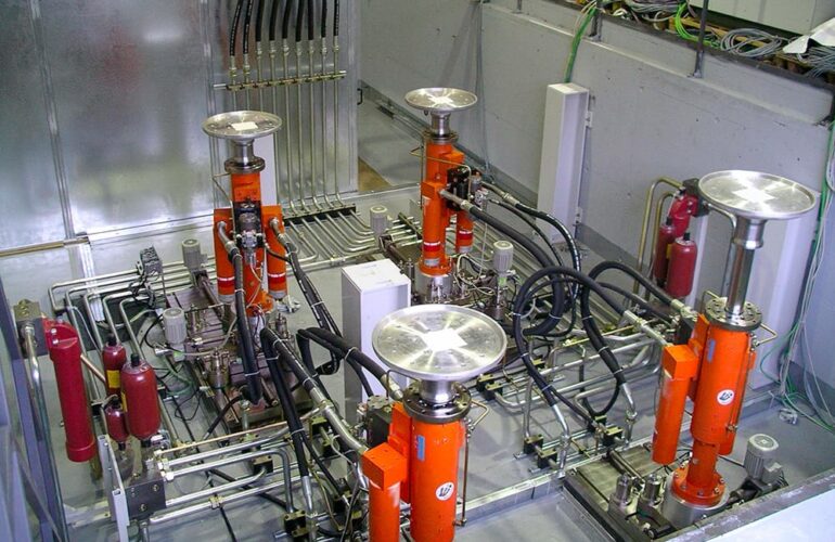 road simulation testing, vehicle durability test, multi-axis load simulation, vibration fatigue analysis, chassis stress testing, electrodynamic test systems, accelerated life testing, E2T Control Suite, proving ground simulation, suspension performance test, hydraulic actuator systems, real-world driving conditions, automotive reliability testing, structural durability analysis, commercial vehicle validation, yol simülasyon testi, araç dayanıklılık testi, çok eksenli yükleme sistemi, titreşim analizi, şasi gerilme testi, elektrodinamik test sistemleri, hızlandırılmış yorulma testi, E2T Kontrol Süiti, test pisti simülasyonu, süspansiyon performans testi, hidrolik aktüatör sistemleri, gerçek yol koşulları simülasyonu, otomotiv güvenilirlik testleri, yapısal dayanım analizi, ticari araç validasyonu